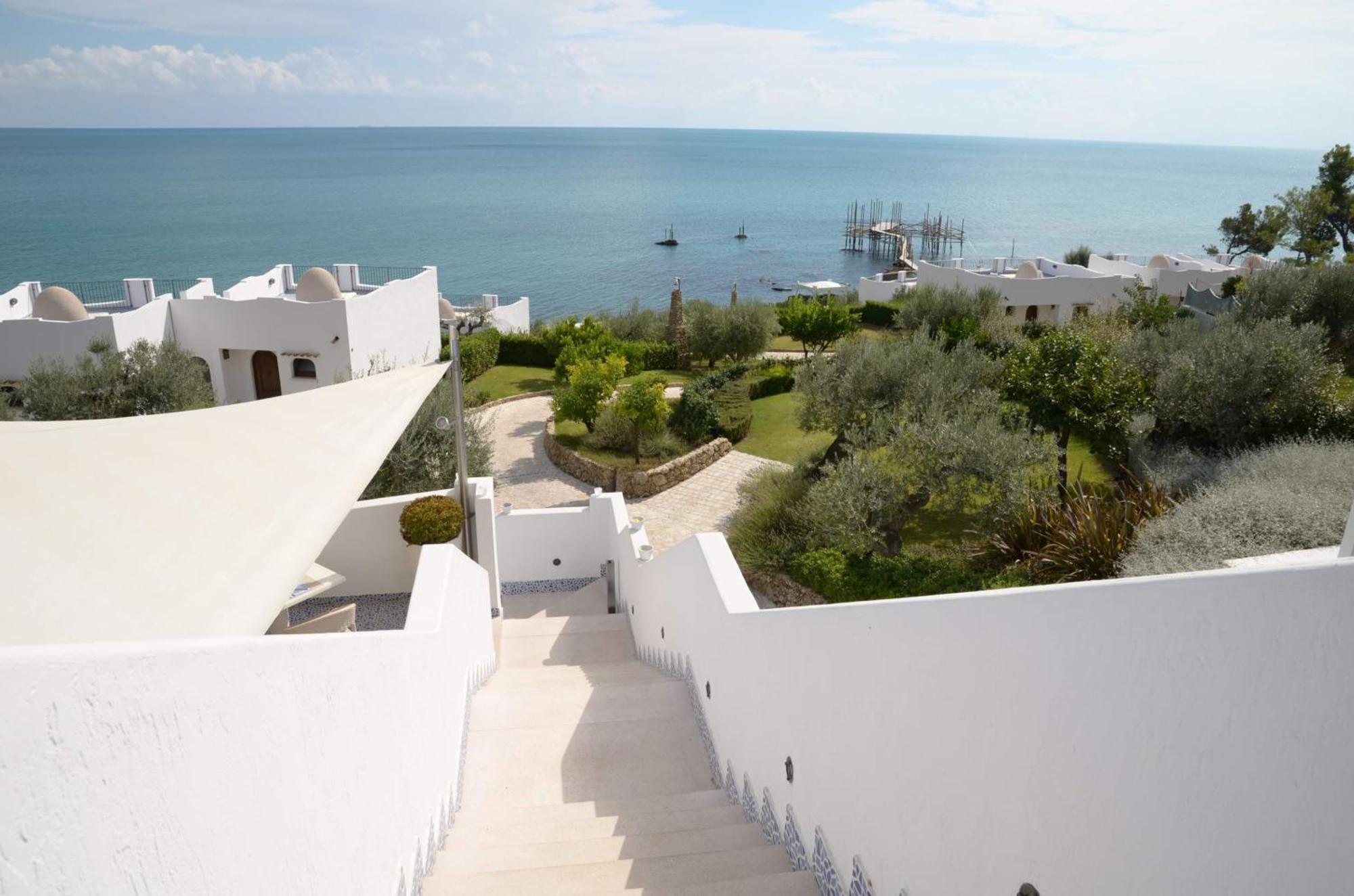 Baia Delphis Resort Vasto Exterior photo