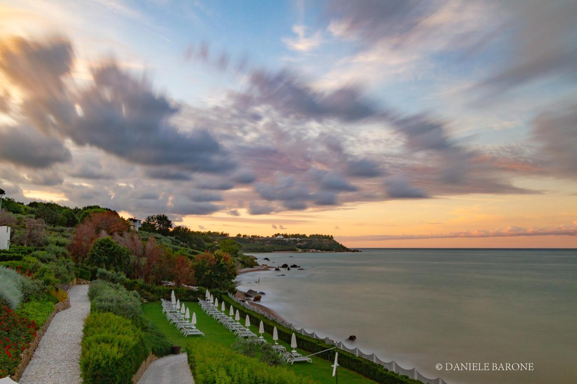 Baia Delphis Resort Vasto Exterior photo