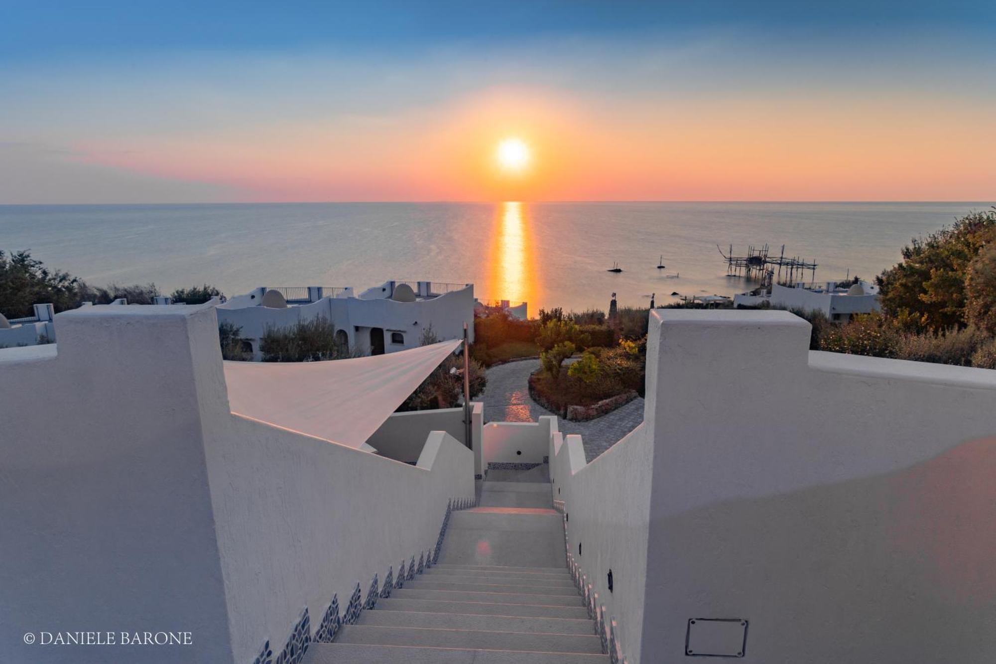 Baia Delphis Resort Vasto Exterior photo