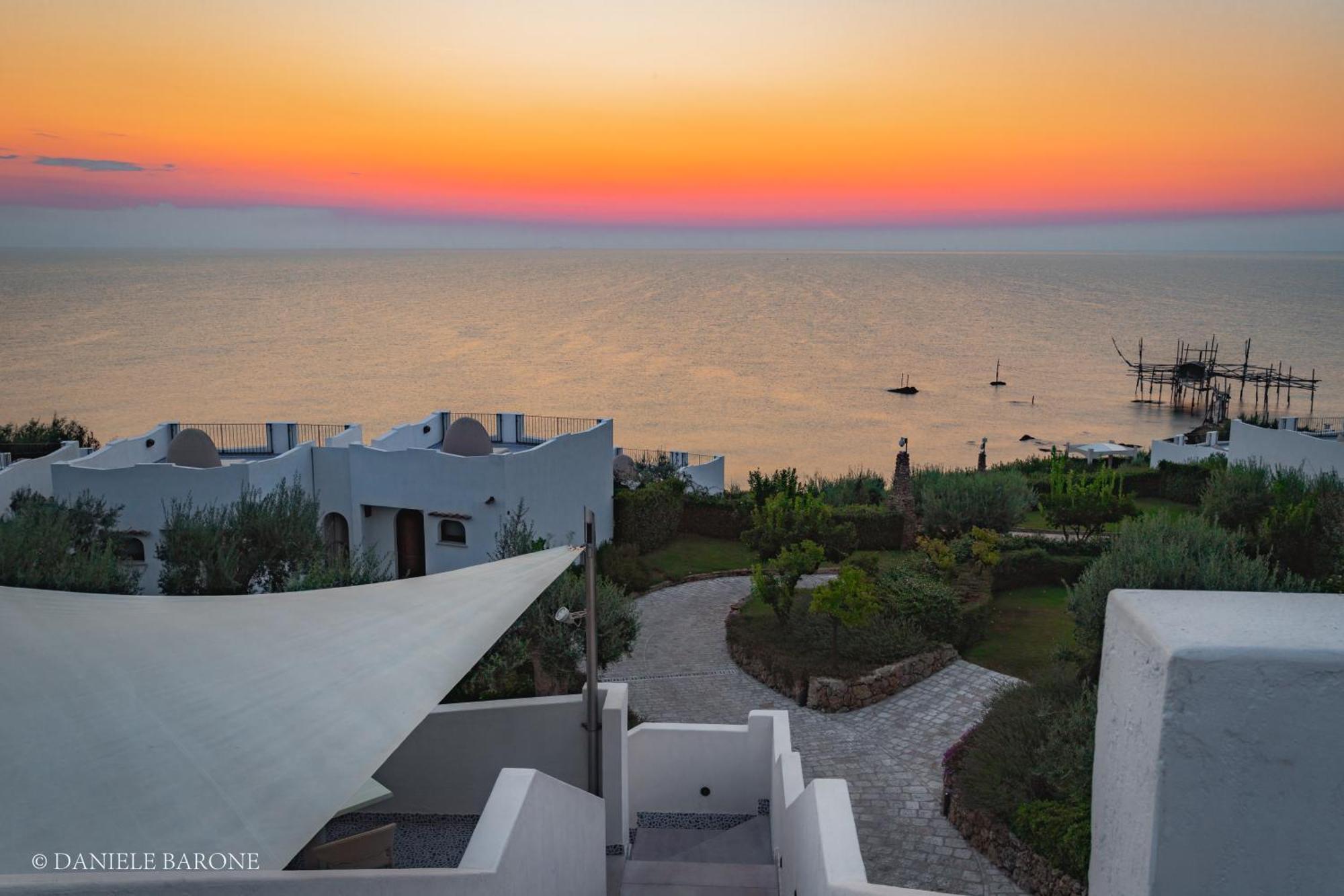 Baia Delphis Resort Vasto Exterior photo
