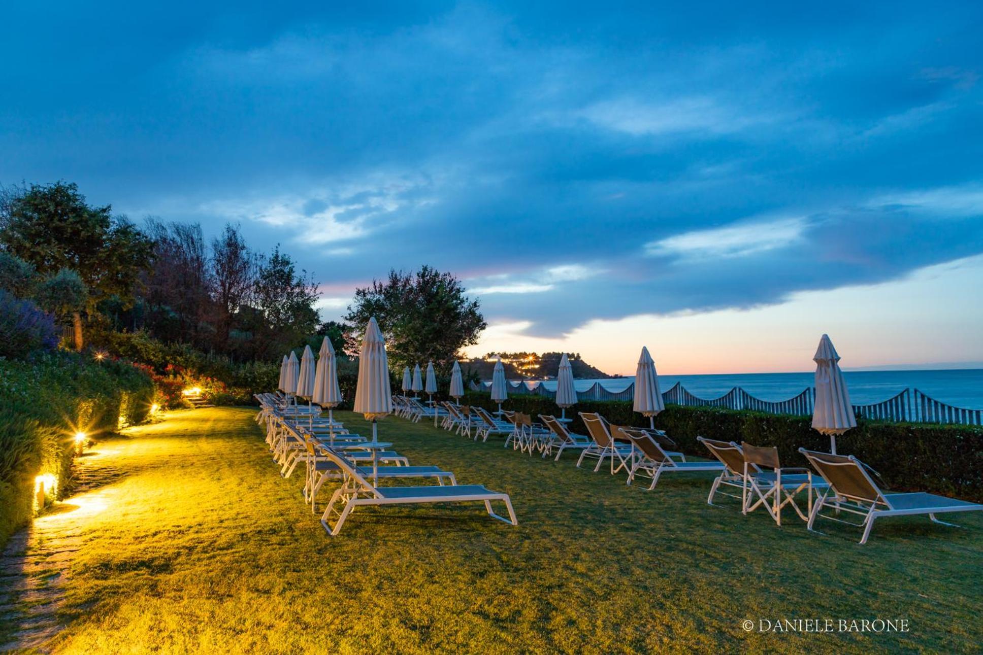 Baia Delphis Resort Vasto Exterior photo