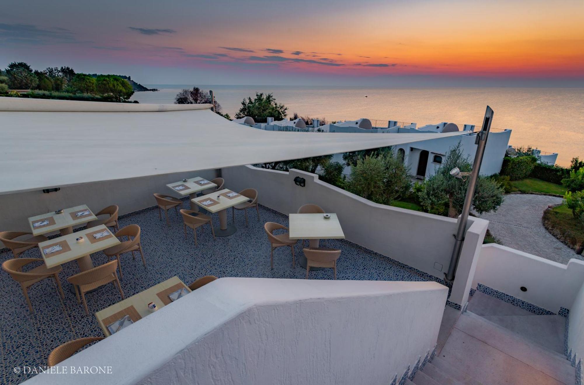 Baia Delphis Resort Vasto Exterior photo