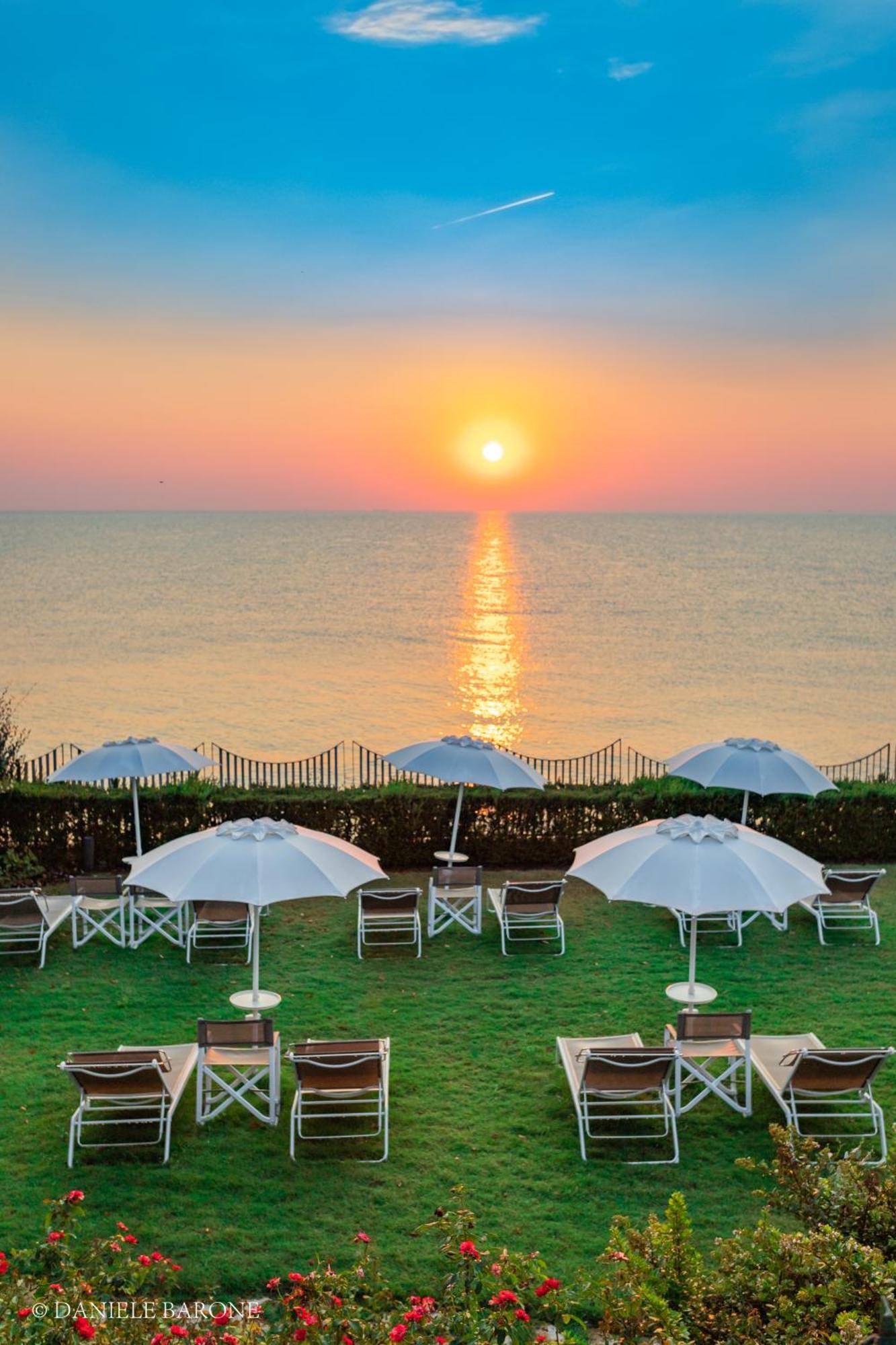 Baia Delphis Resort Vasto Exterior photo