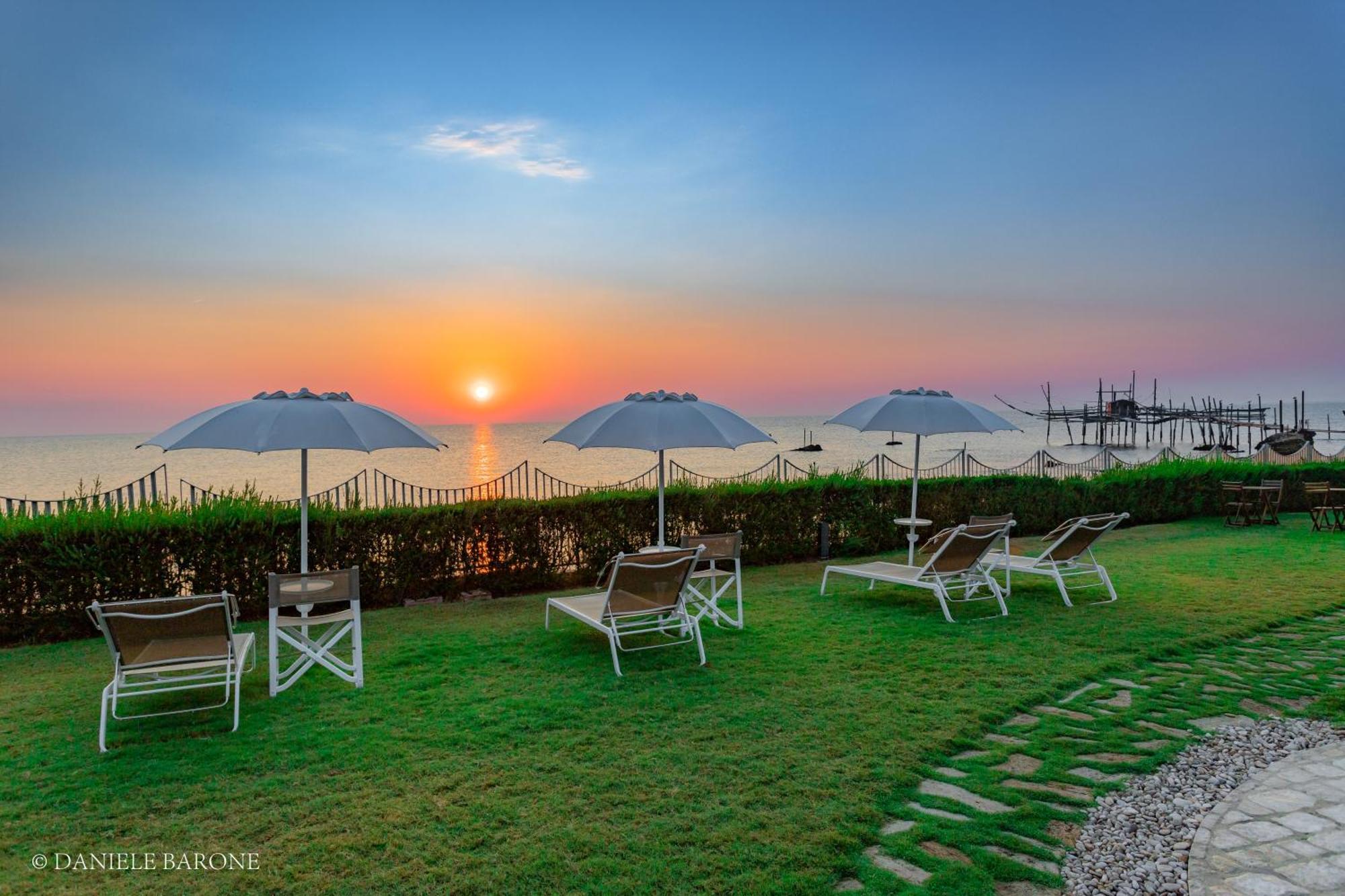 Baia Delphis Resort Vasto Exterior photo