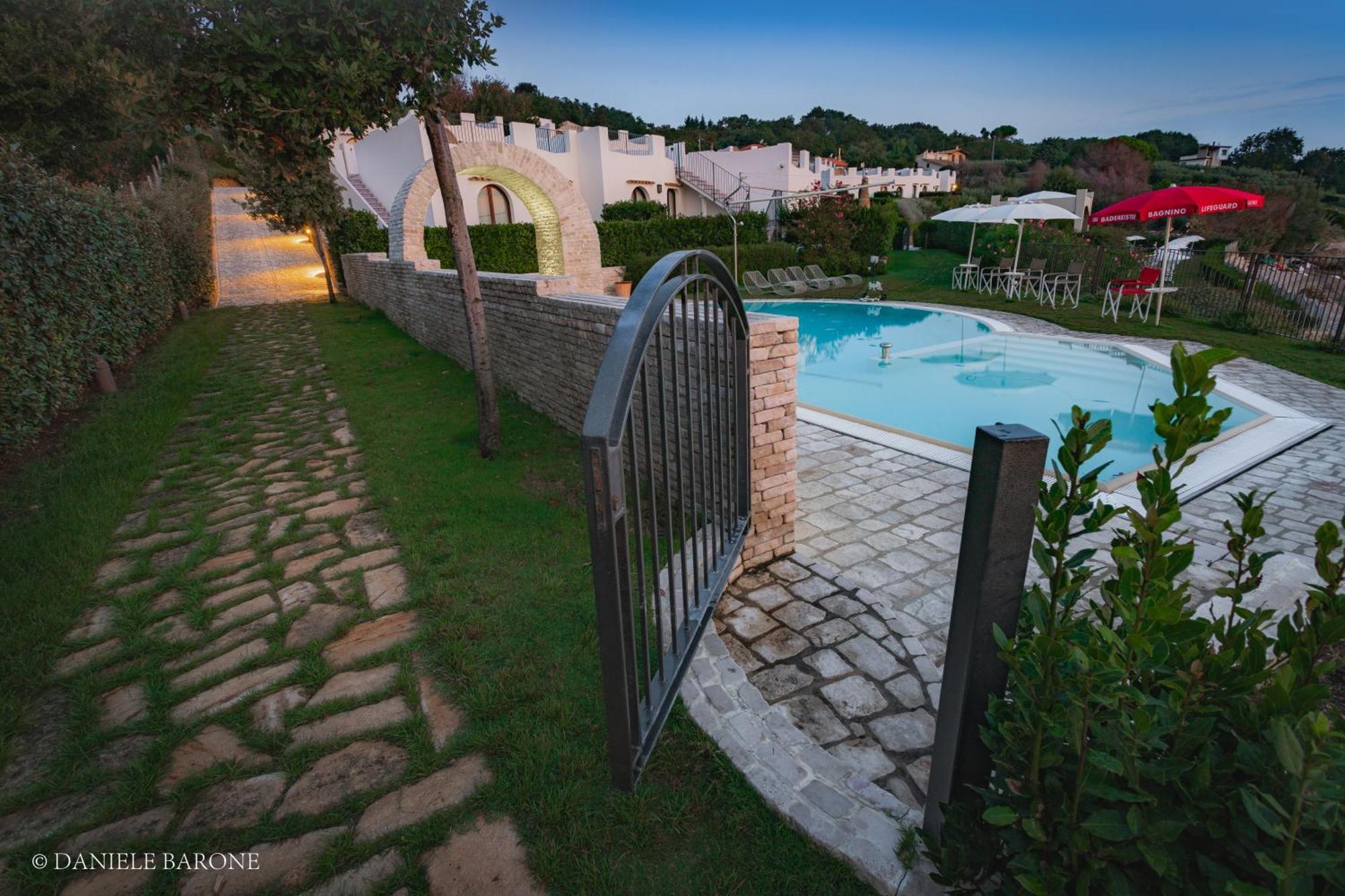 Baia Delphis Resort Vasto Exterior photo