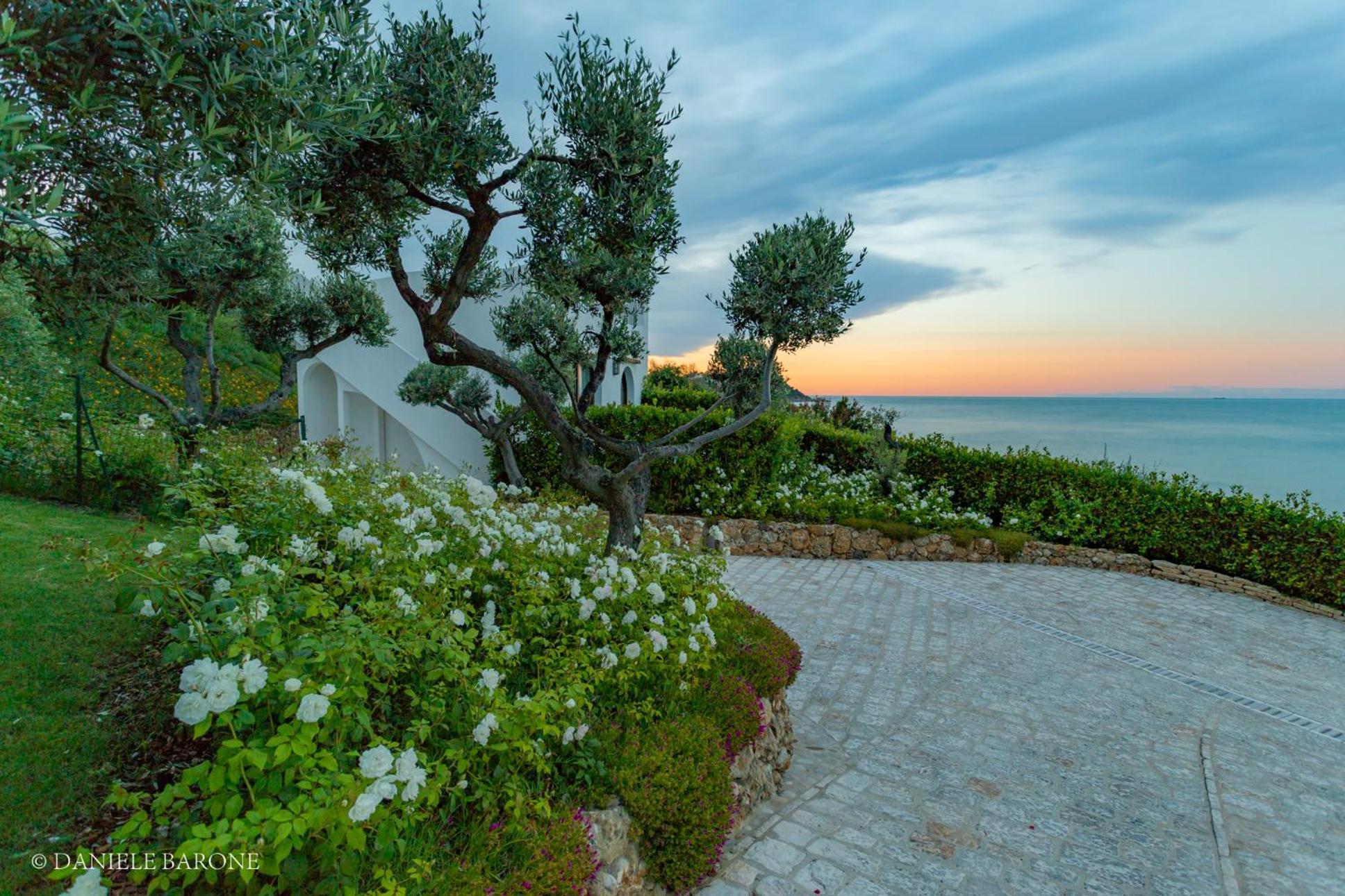 Baia Delphis Resort Vasto Exterior photo