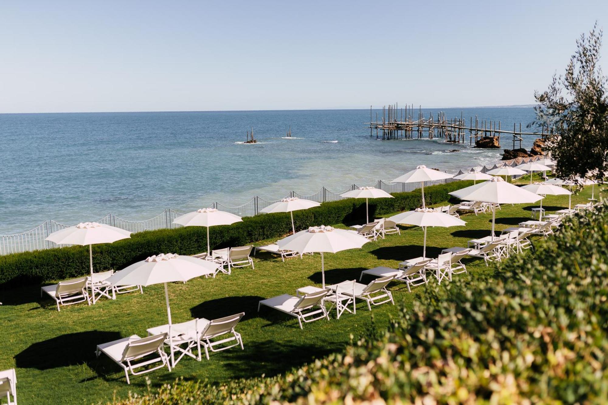 Baia Delphis Resort Vasto Exterior photo