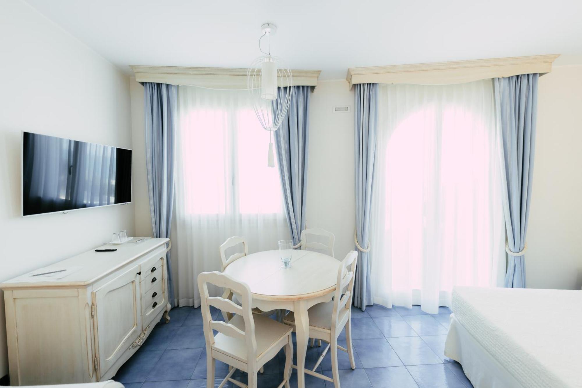Baia Delphis Resort Vasto Exterior photo