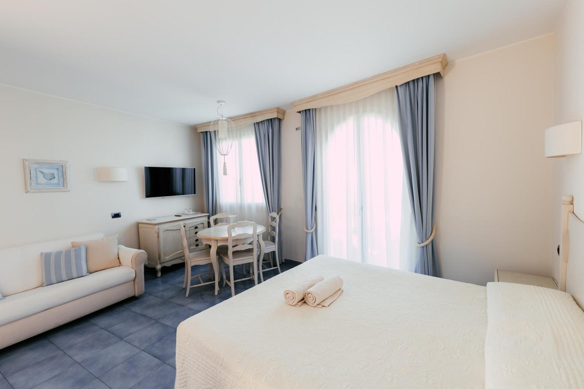 Baia Delphis Resort Vasto Exterior photo