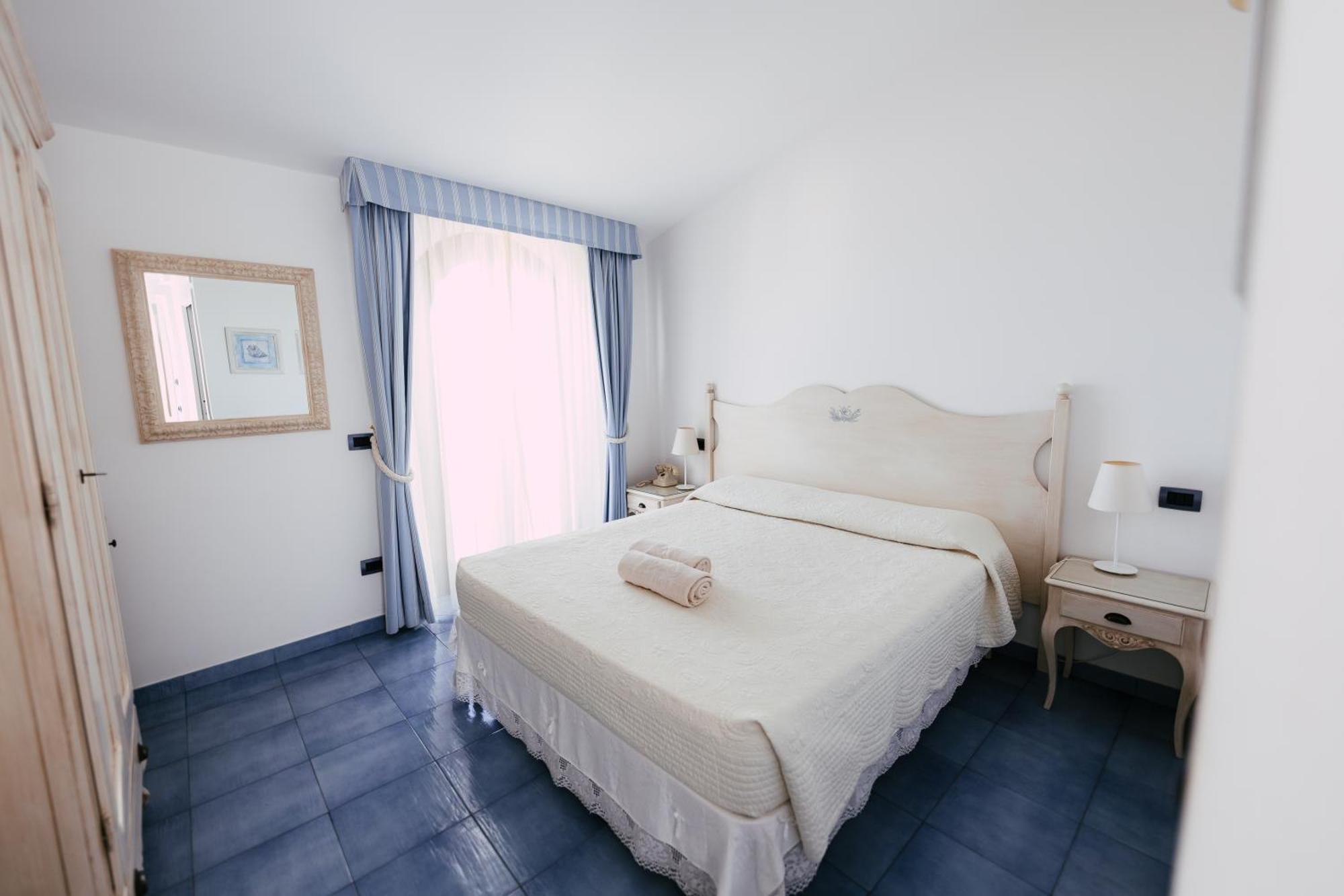 Baia Delphis Resort Vasto Exterior photo