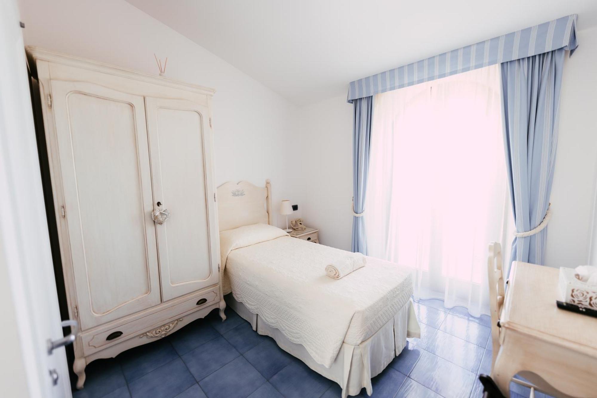 Baia Delphis Resort Vasto Exterior photo